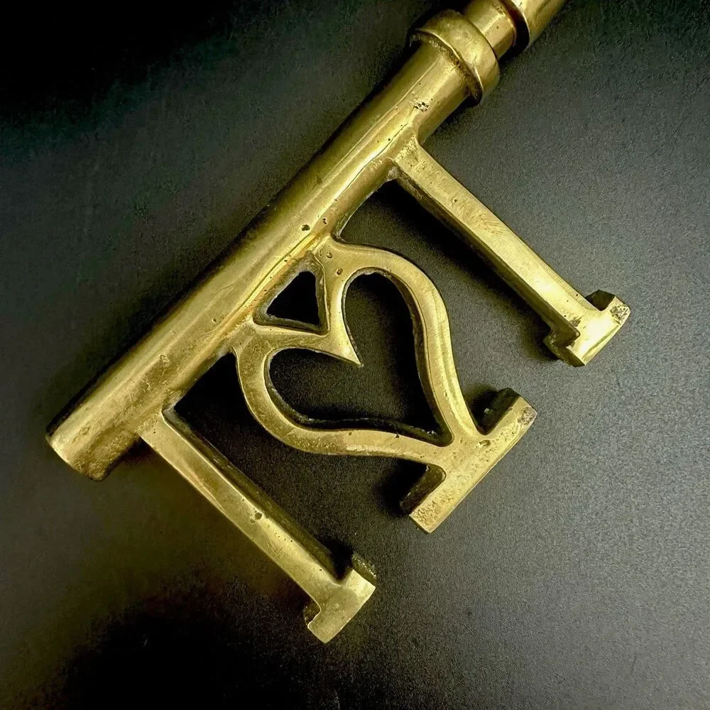 Vintage 14” Heavy Cast Brass Large Skeleton Heart Key Wall Hanging Decor